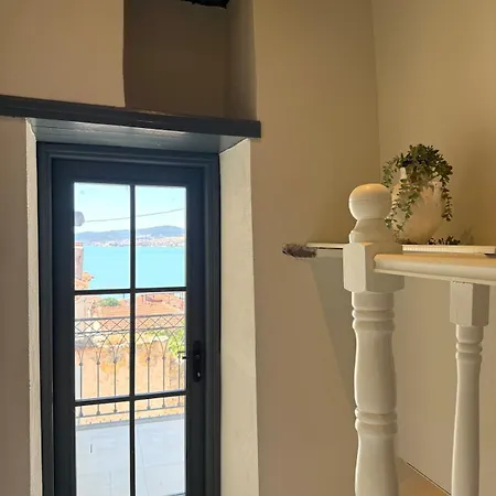 Sea&lesbos View Duplex, Courtyard&rooftop, Mercan Koesk Apartamento *
