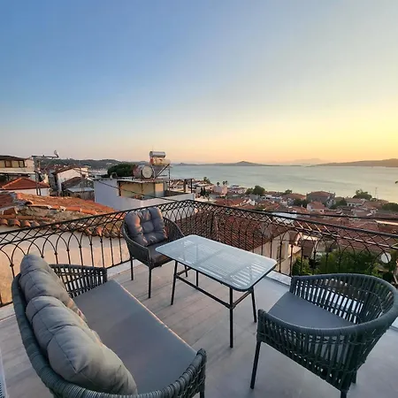 Sea&lesbos View Duplex, Courtyard&rooftop, Mercan Koesk *