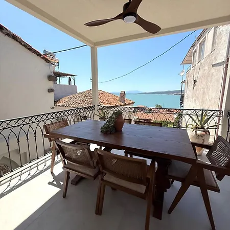 Sea&lesbos View Duplex, Courtyard&rooftop, Apartment