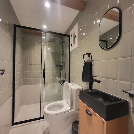 Sea&lesbos View Duplex, Courtyard&rooftop, Apartment *